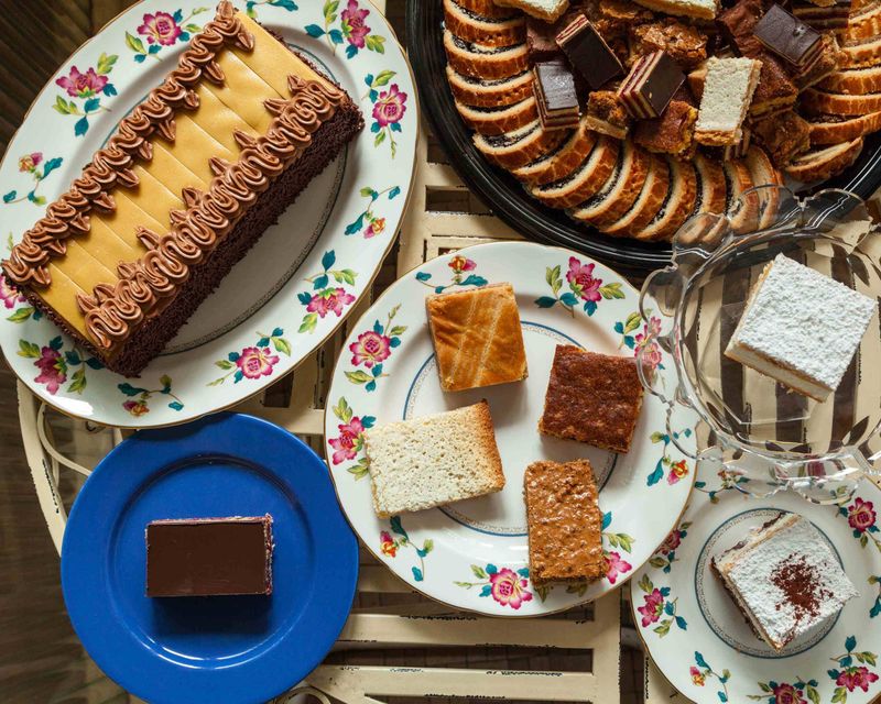 Farkas Pastry Shoppe (Cleveland Ohio City), Hungarian Kremes & Linzer