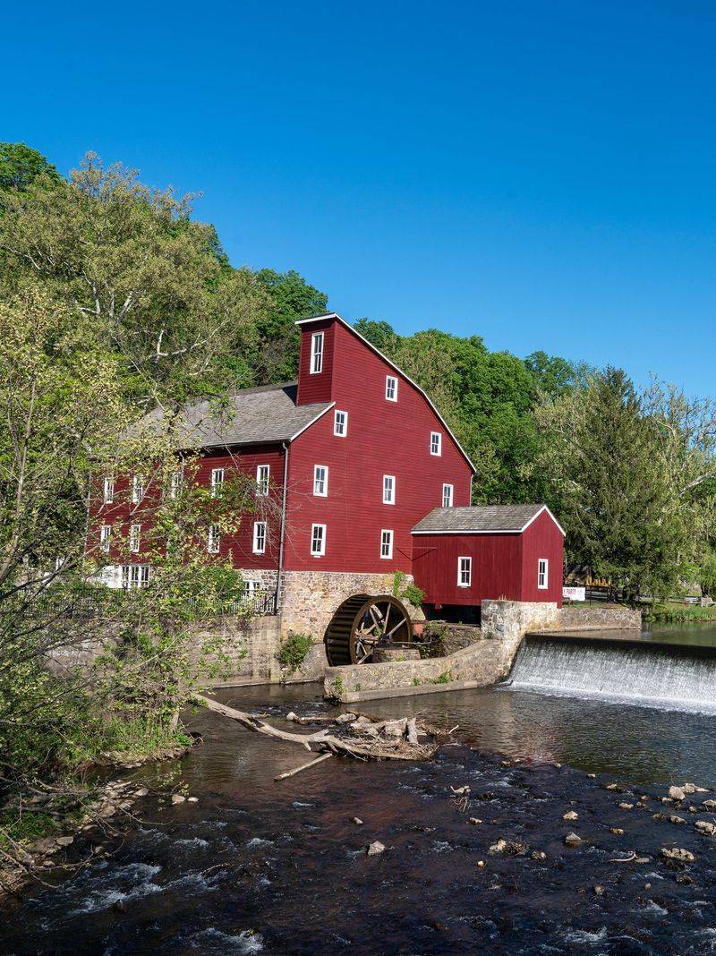 Clinton: A Picture-Perfect Mill Town
