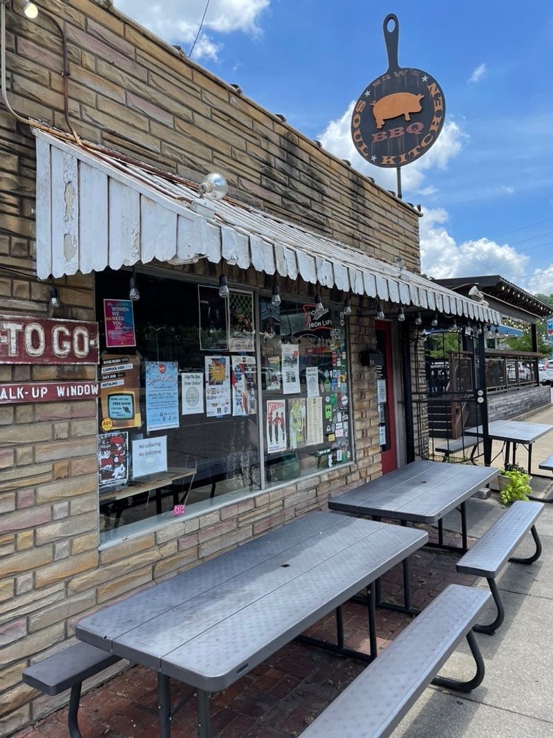 SAW's Soul Kitchen: Avondale's Smoky Soul Food Haven