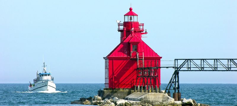 Sturgeon Bay Ship Canal North Pierhead Light: A Classic Wisconsin Beacon