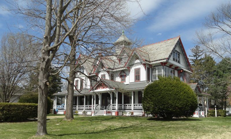 Milford's Victorian English Elegance