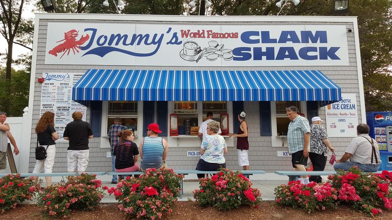 Tommy's Clam Shack: Roadside Revelation Worth The Detour