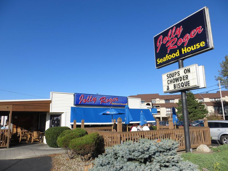 Jolly Rogers Seafood House: Family-Friendly Fish Feast