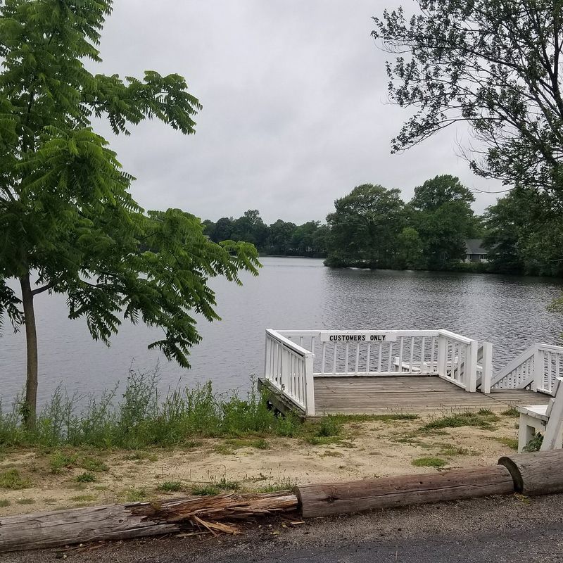 Lakeside Views Enhance Every Bite