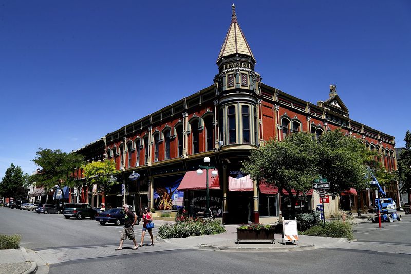 Pearl Street in Ellensburg: Brick Facades and Rodeo Spirit