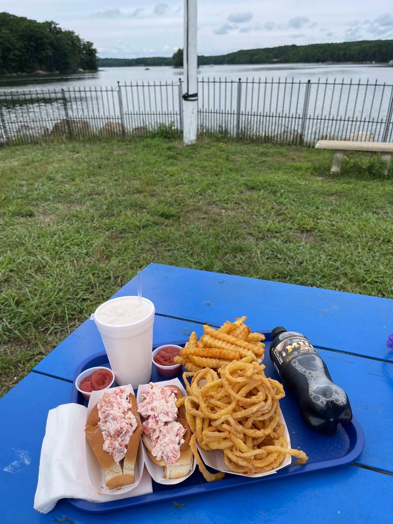 Bagaduce Lunch: Riverside Simplicity with Blue Ribbon Seafood