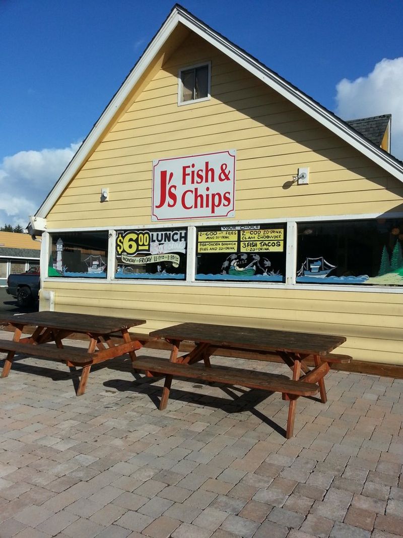 Seasonal Specials and Satisfying Sides for Every Seafood Lover