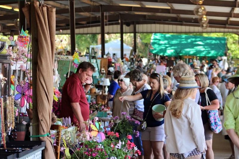 Renninger's Antique Center