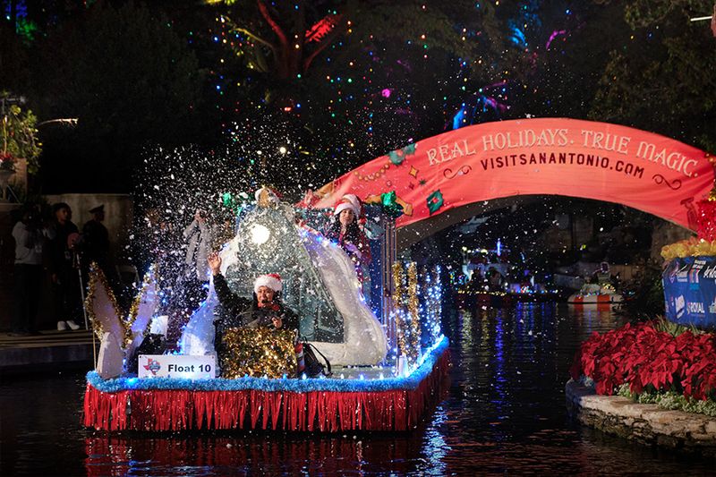 San Antonio River Walk Parade – Floating Holiday Magic