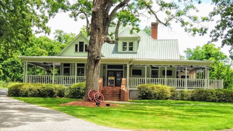 The Carriage House: History and Flavor in Jefferson