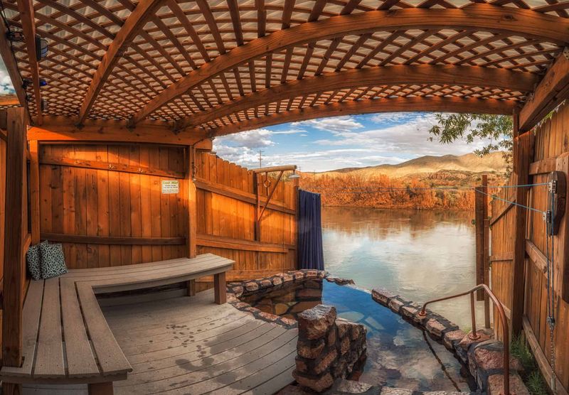 Riverbend Hot Springs - Rio Grande Relaxation