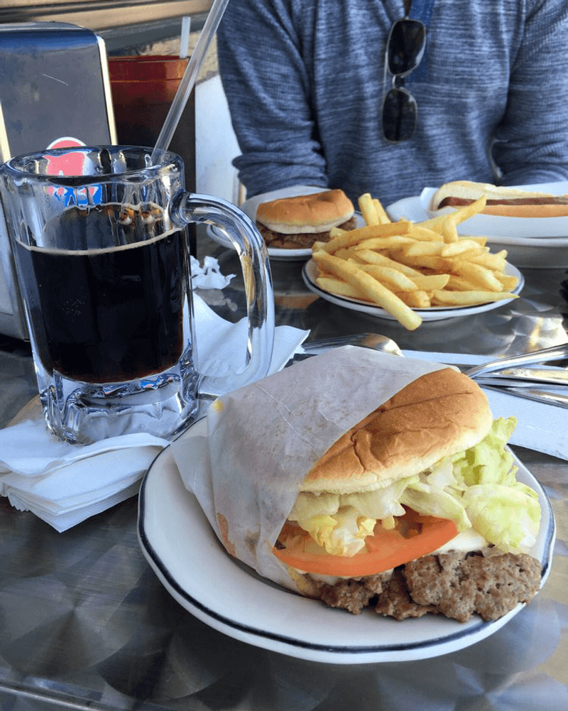 Country Boy Drive In: Burgers Worth The Detour