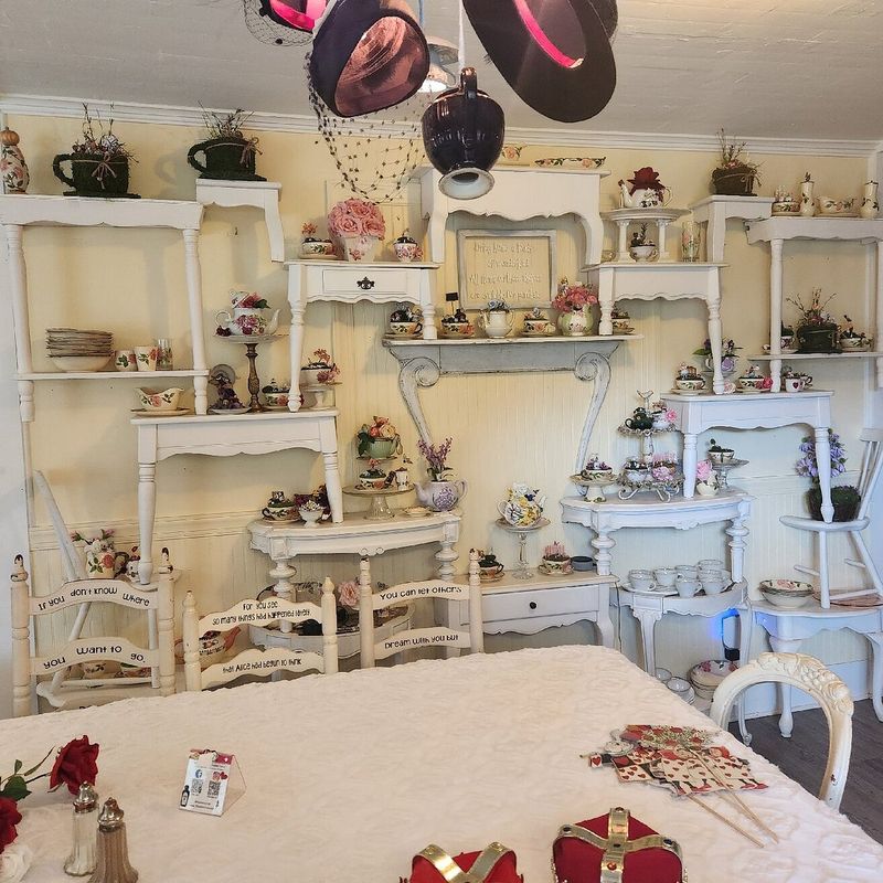 The Hatter Cafe: Wonderland Breakfast in Mentone