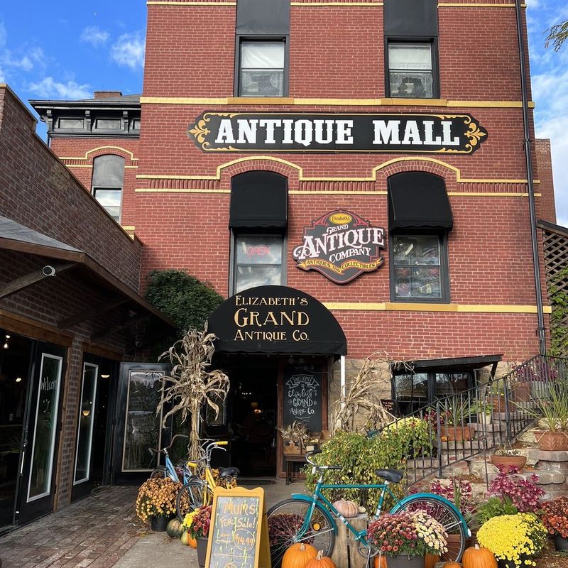 Rockford Antique Mall & Flea Market