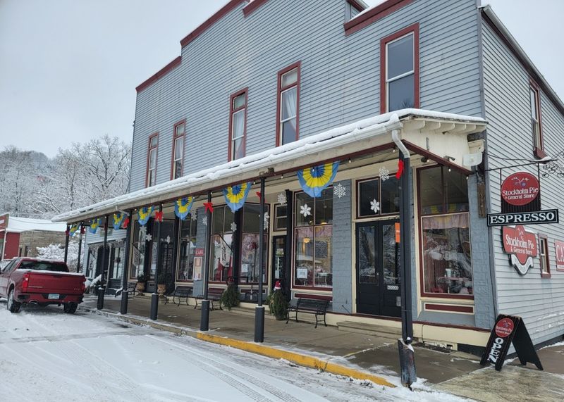 Stockholm Pie and General Store: A Riverside Gem