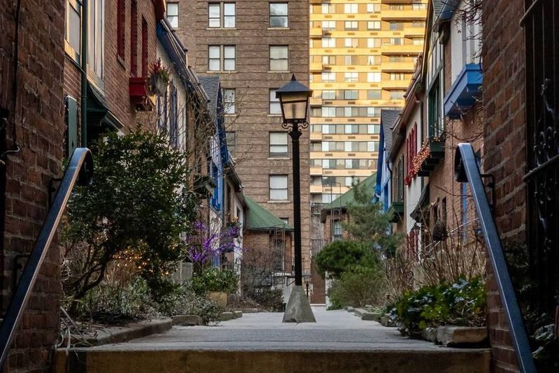 Pomander Walk's Storybook Lane