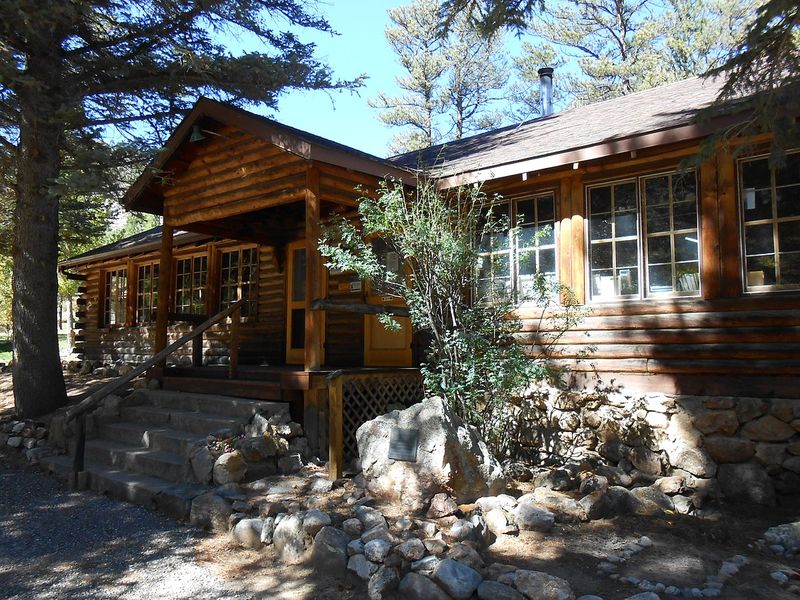 Arrowhead Lodge, Roosevelt National Forest (Bellvue area)