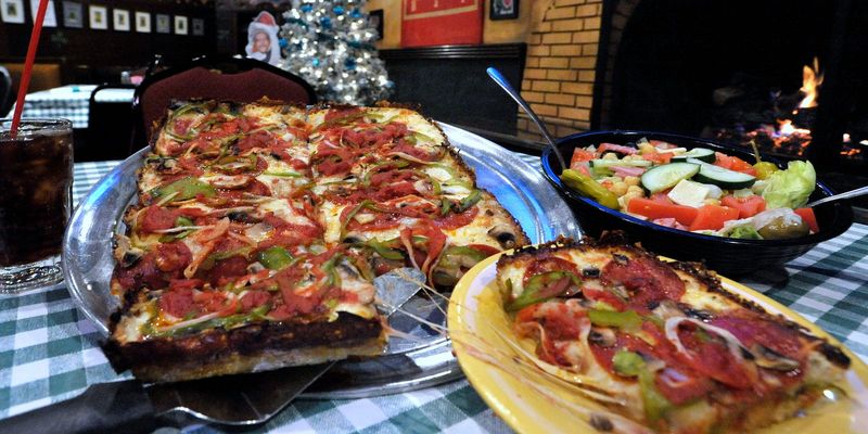 Cloverleaf Bar & Restaurant: Pizza History in Every Bite