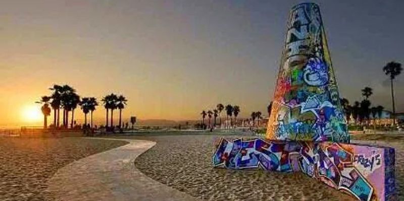 Venice Beach Art Crawl: Oceanfront Creativity Explosion