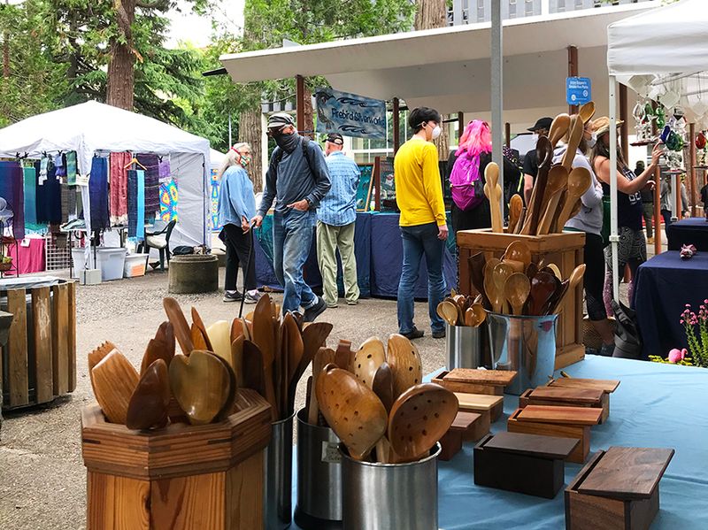 Eugene Saturday Market: Year-Round Local Haven