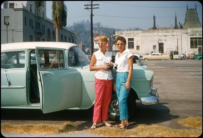Piling Into Roomy American Cars