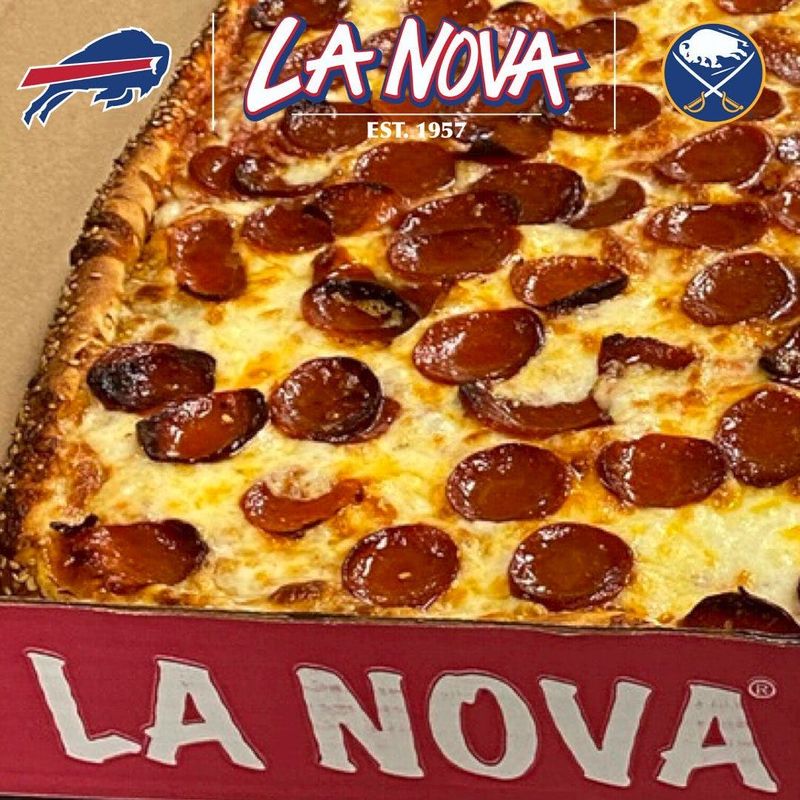 La Nova Pizzeria: The Wing-Pizza Powerhouse