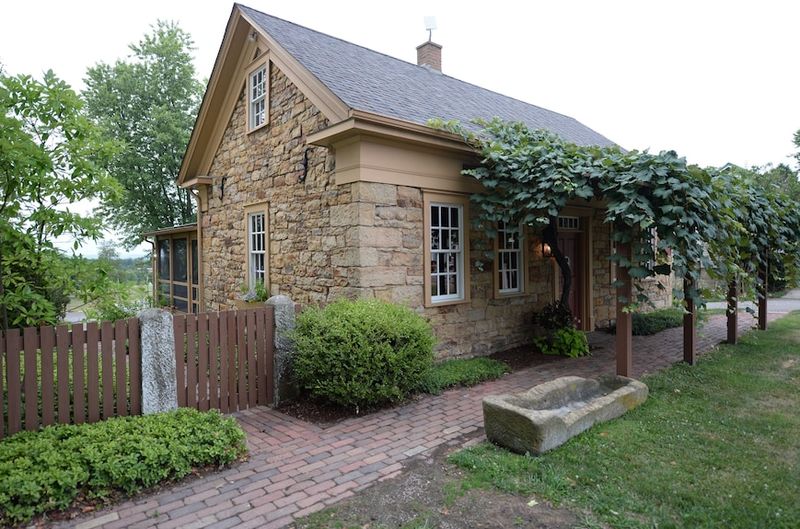 Stone Cottage Inn (Winesburg, Ohio)