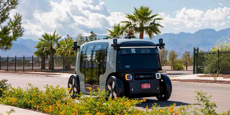 Tips and Watch-Outs for Tourists Using Robotaxis