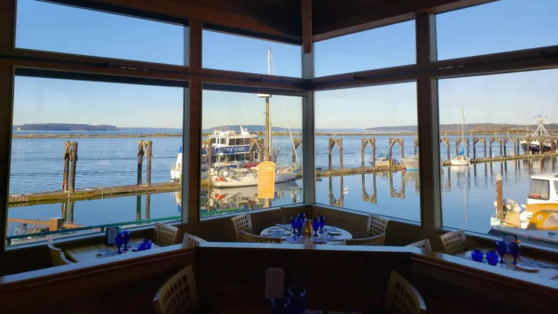 Anthony's HomePort: Everett's Sunset Seafood Specialist