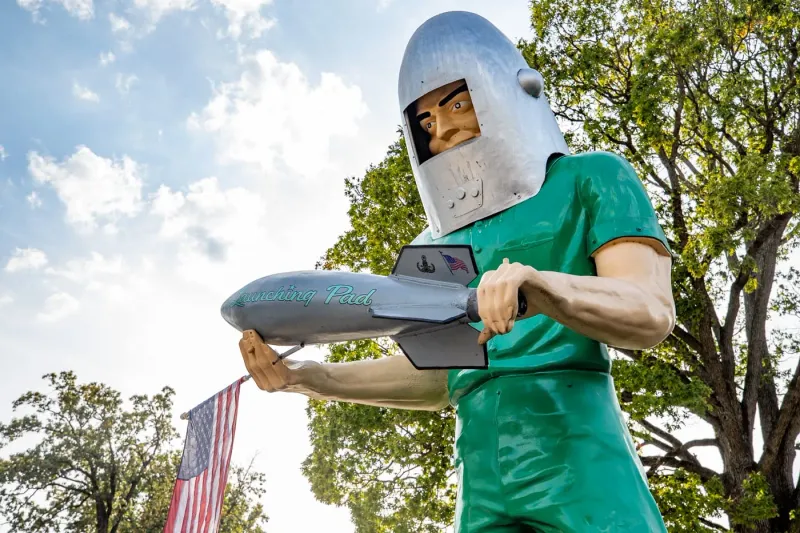 Wilmington: The Gemini Giant and Nostalgic Roadside Americana