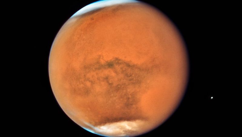 Mars Rising: The Red Planet Shines