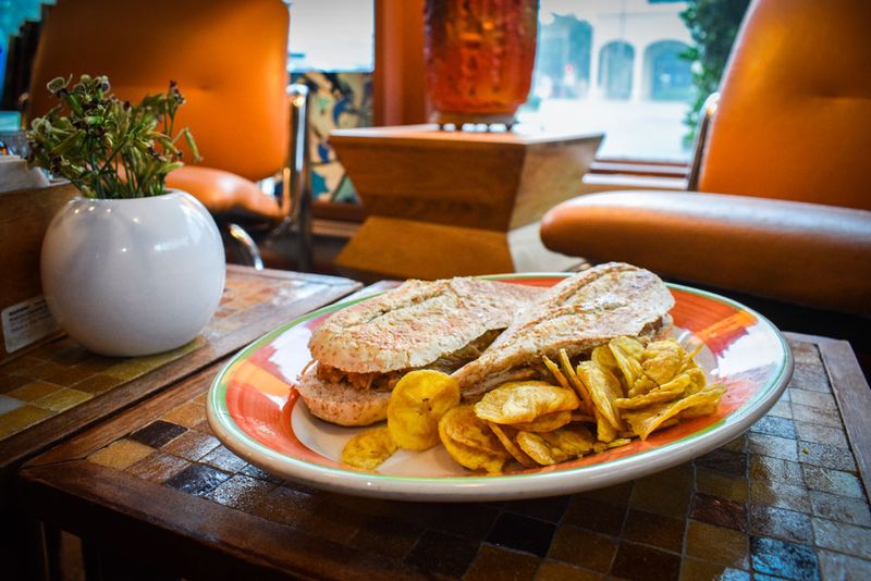 Tinta y Café: Art-Inspired Cuban Coffee and Pastries