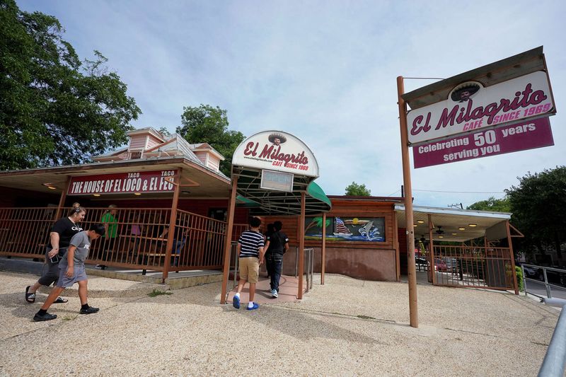 El Milagrito Café: Neighborhood Favorite for Classic Plates