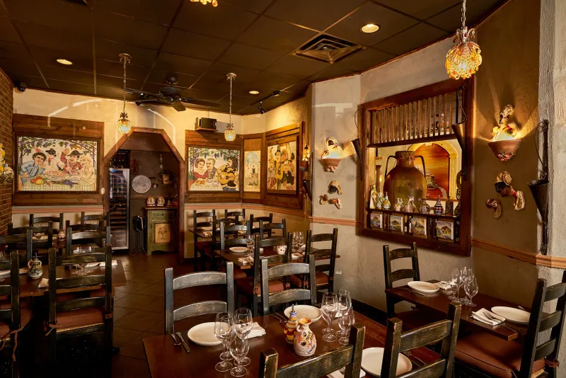 Luca's Ristorante: Somerset's Slice of Ischia