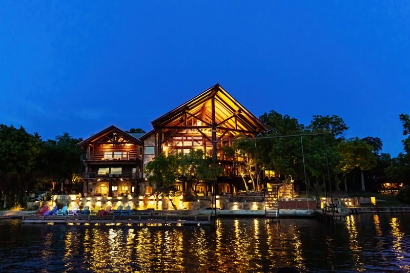 Log Country Cove (Lake LBJ, Texas Hill Country)
