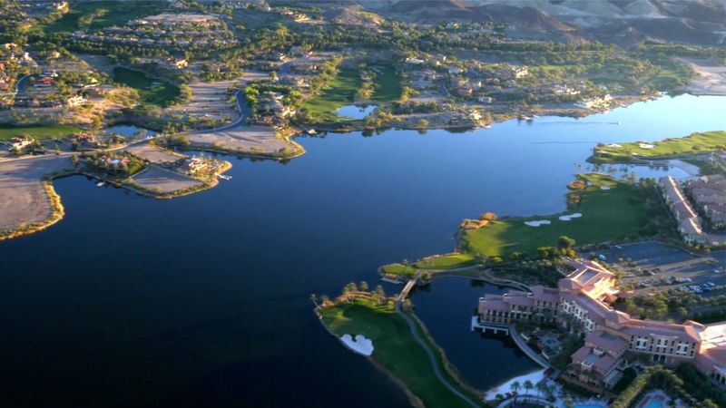 Lake Las Vegas: Urban Paddling Oasis