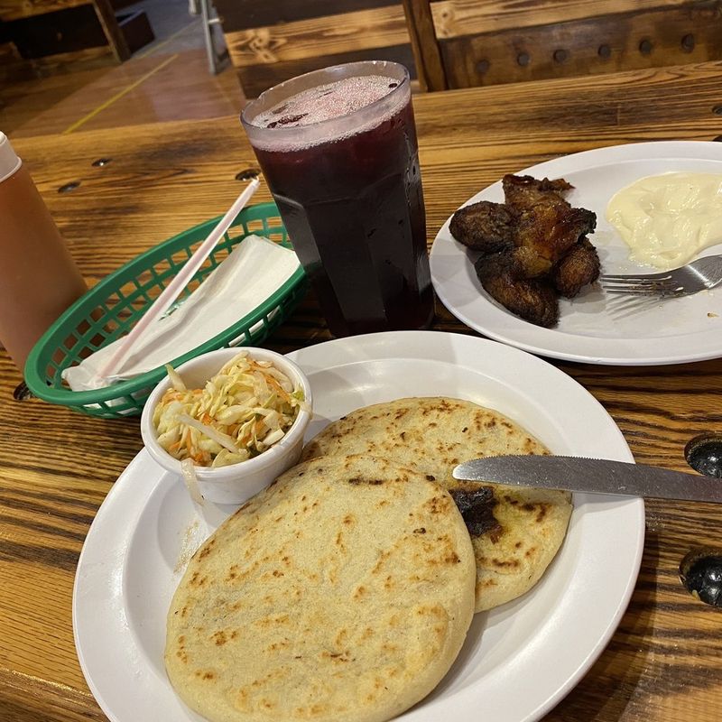 La Plancha Latin Grill: Salvadoran Sizzle in Santa Fe