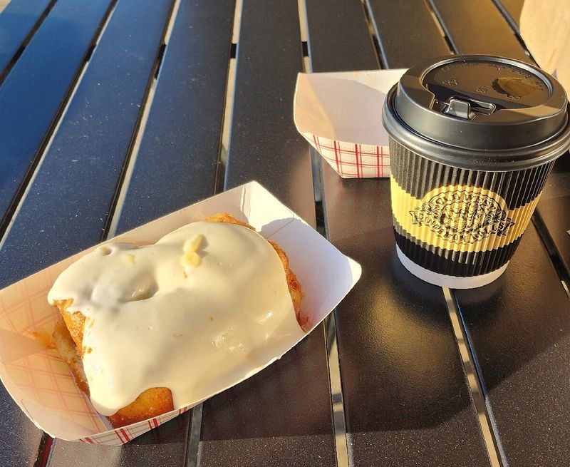 A Menu That Honors the Roll, and Only That