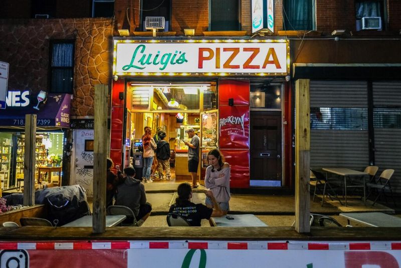 Luigi's Pizza: Old-School Bensonhurst Tradition
