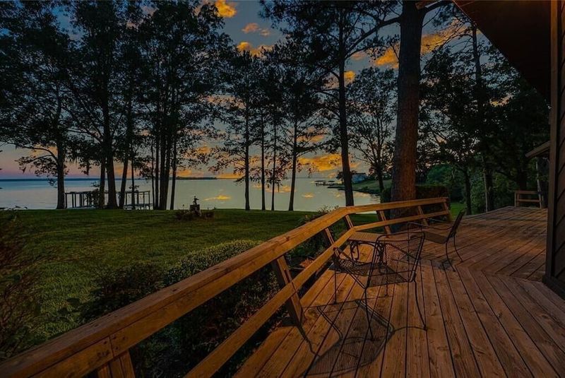 Lake Livingston Cabins (East Texas)