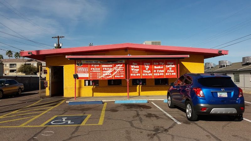 Stacy's Off Da Hook Soulfood & BBQ: Neighborhood Comfort Corner