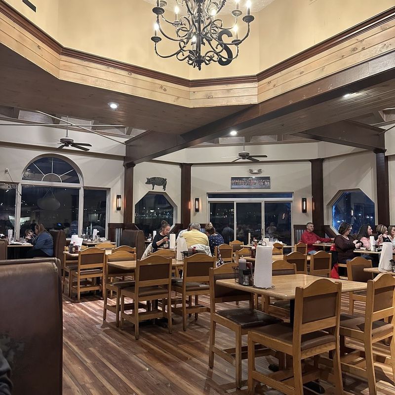 Carolina Smoke Barbeque Grill: Morganton's Smokehouse Marvel
