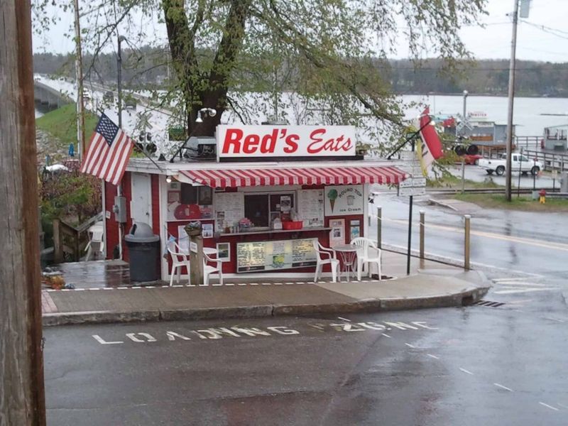 Red’s Eats, Wiscasset: The Lobster Roll Legend
