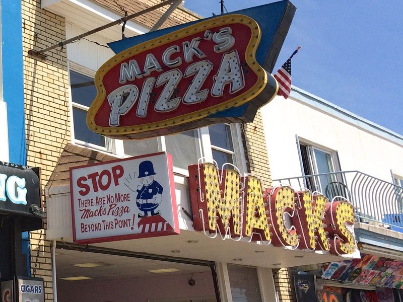 Mack’s Pizza