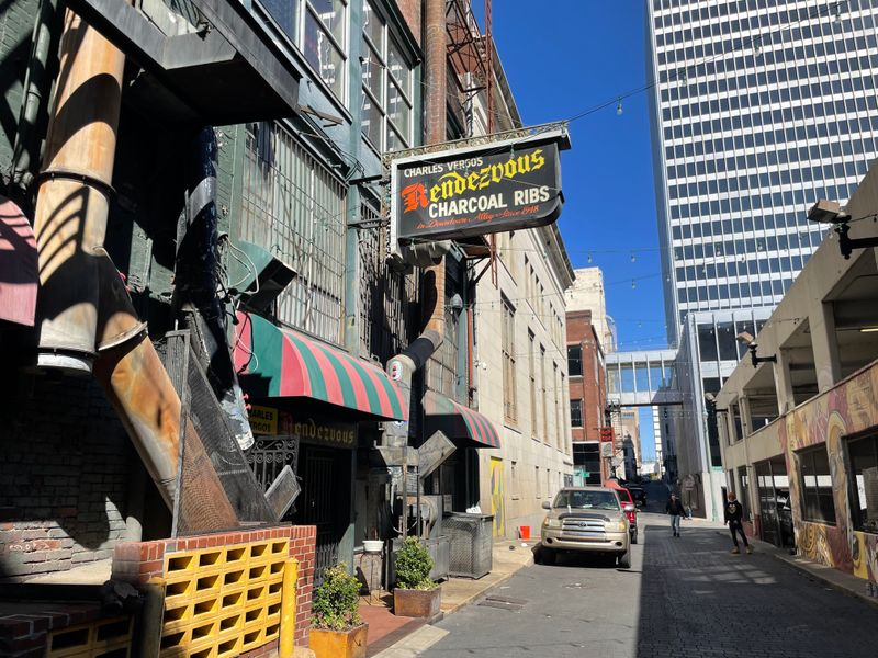 Rendezvous in Memphis: Iconic Charcoal-Roasted Ribs Since 1948