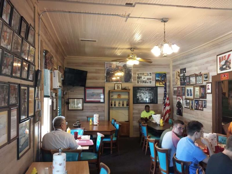 Mrs. B's Home Cooking: Montgomery's Living Room