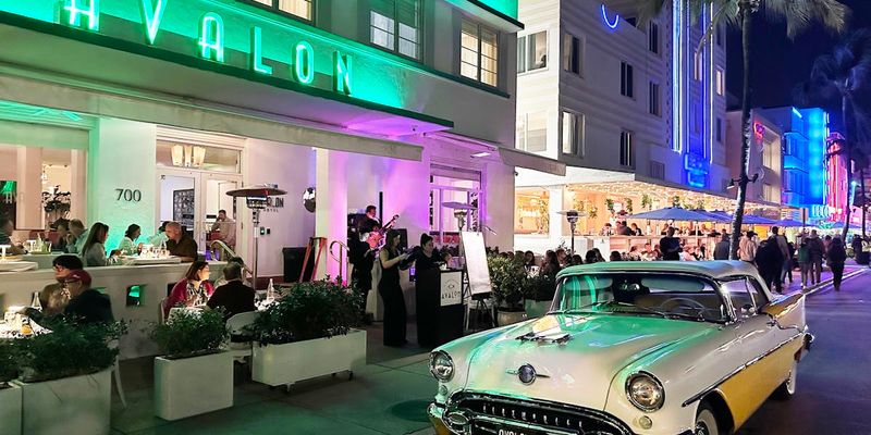 A Fish Called Avalon: Art Deco Atmosphere on Ocean Drive