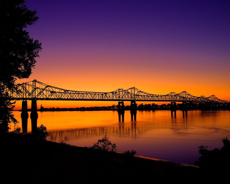 Vidalia Across From Natchez With Comfort Food Spots