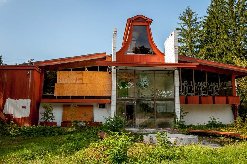 Pocono Palace's Champagne Glass Ruins