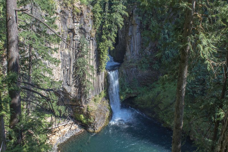 Toketee Cabins: Historic Forest Service Retreats by a Waterfall